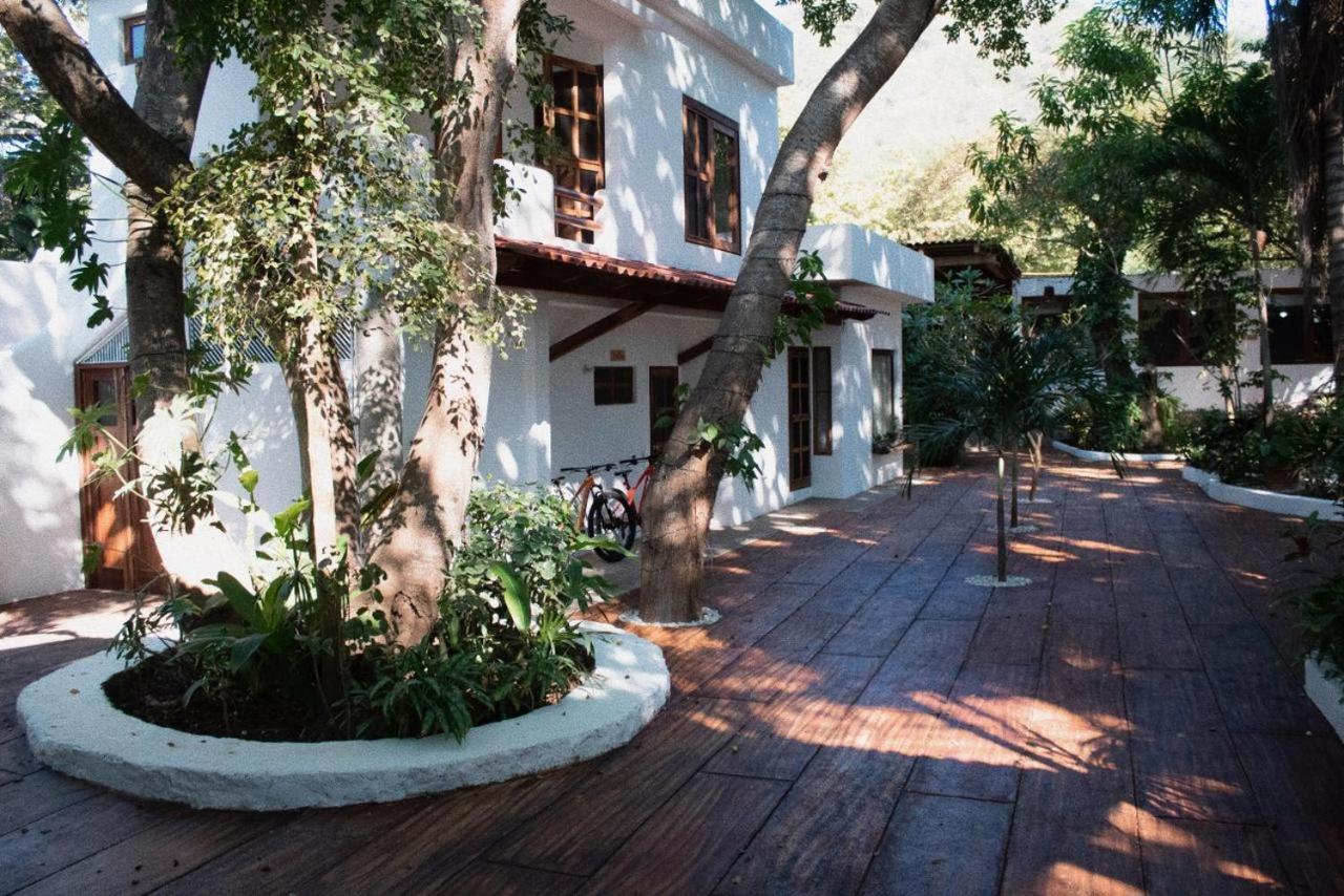 トロンコネス Casa Faro Bed & Breakfast エクステリア 写真