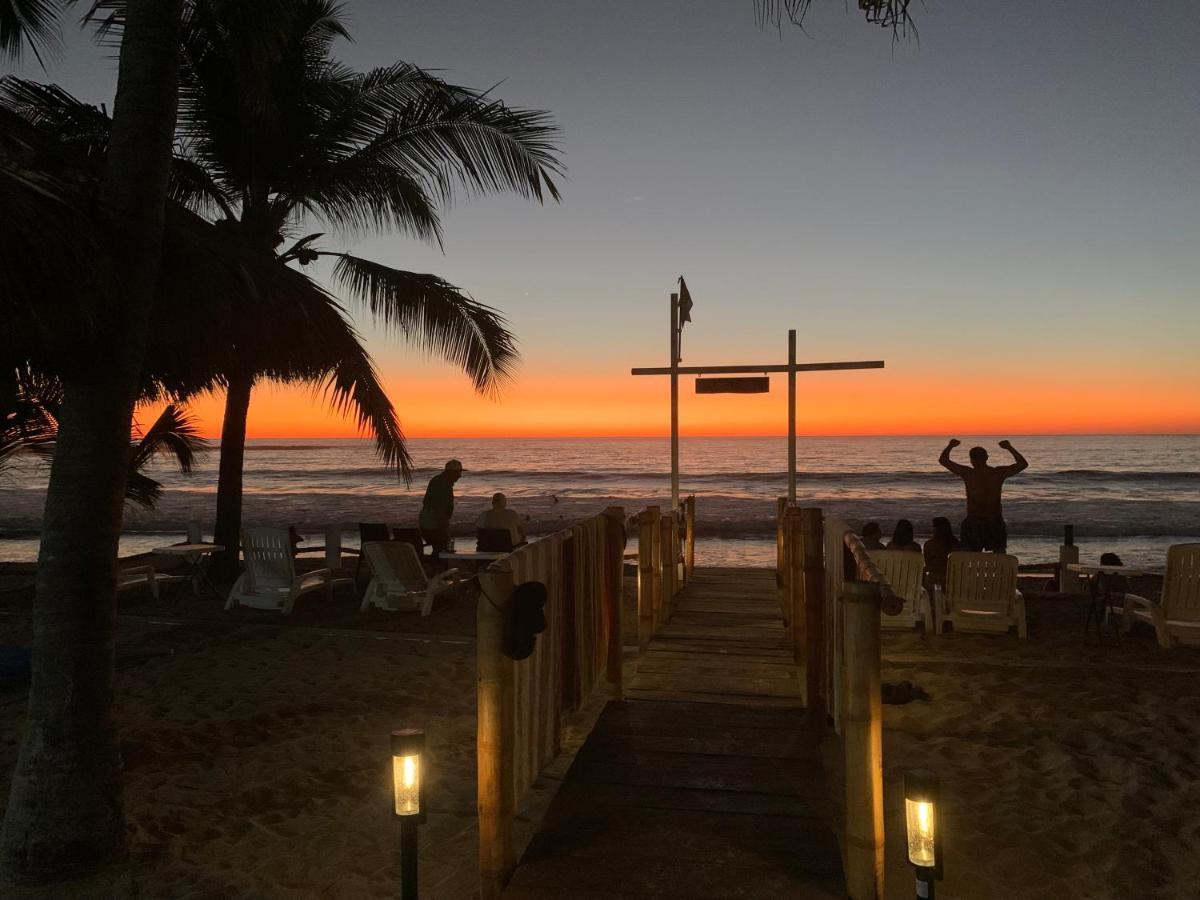 トロンコネス Casa Faro Bed & Breakfast エクステリア 写真