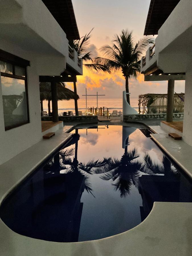 トロンコネス Casa Faro Bed & Breakfast エクステリア 写真