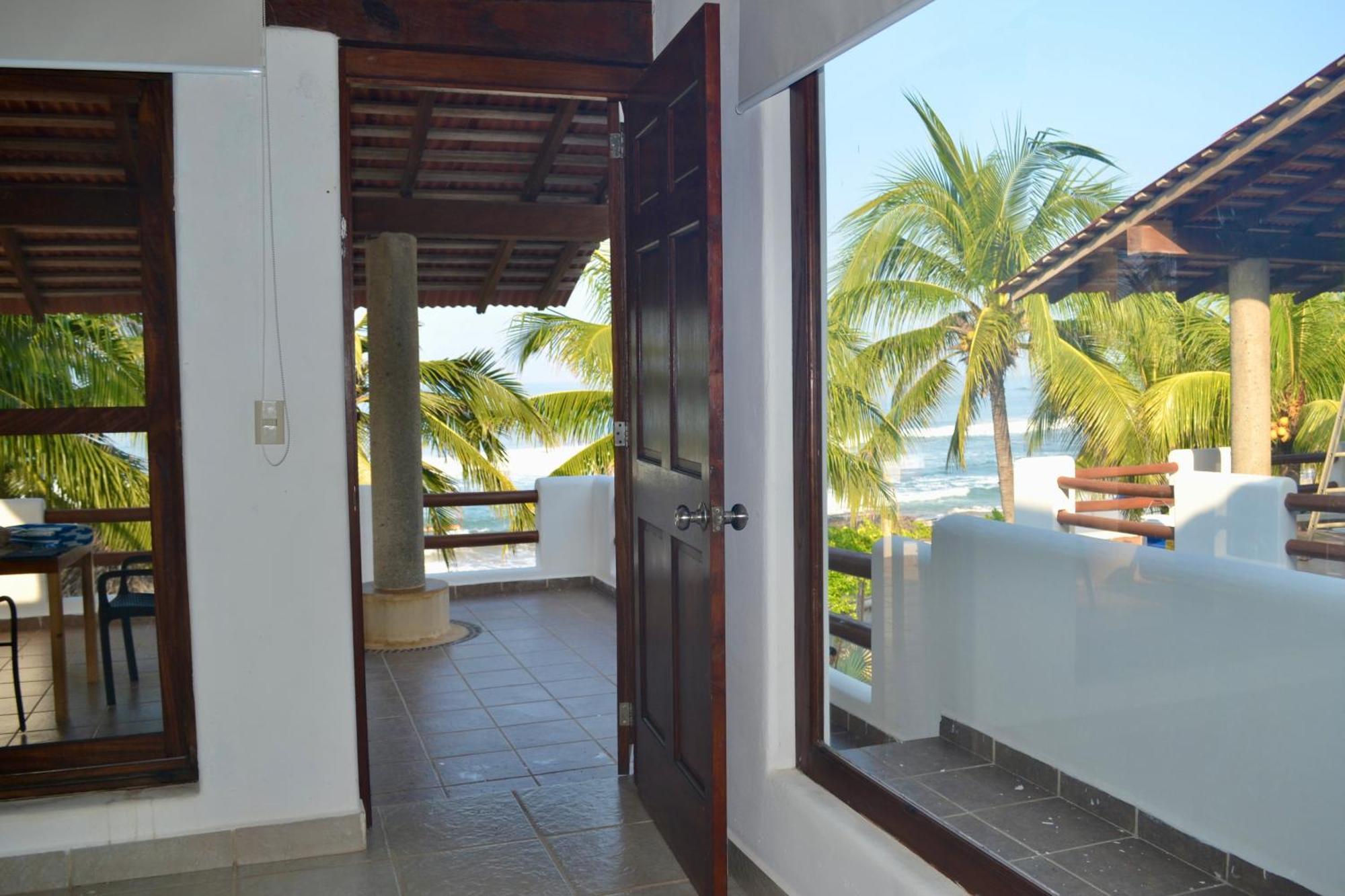 トロンコネス Casa Faro Bed & Breakfast エクステリア 写真
